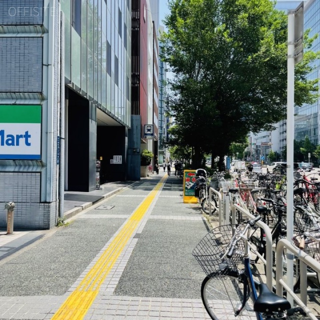 三博ビル 前面歩道