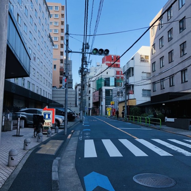 赤坂レジデンシャルホテル ビル前面道路