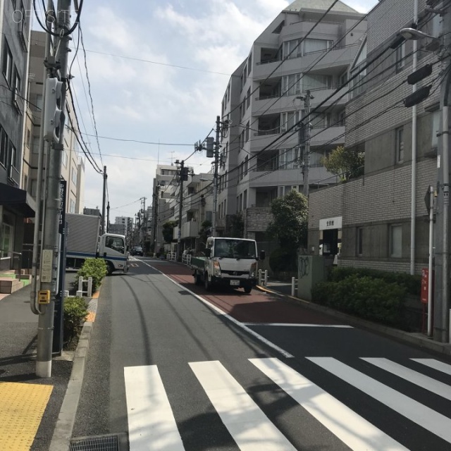 中野区本町店舗 ビル前面道路