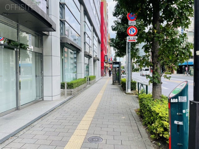 御徒町中央ビル　前面歩道