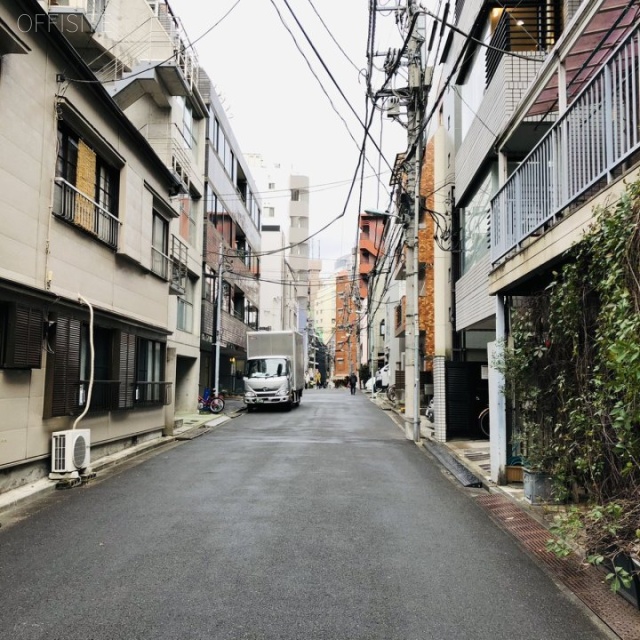 ビーフラットビル　ビル前面道路