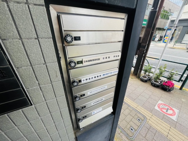 新宿ビル　エントランス