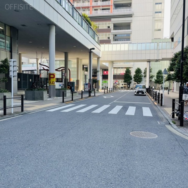 日暮里UCビル ビル前面道路