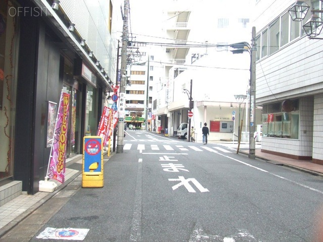 岸野ビル ビル前面道路