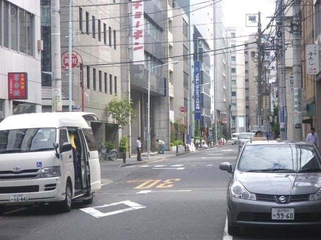 トウセン小舟町ビル ビル前面道路