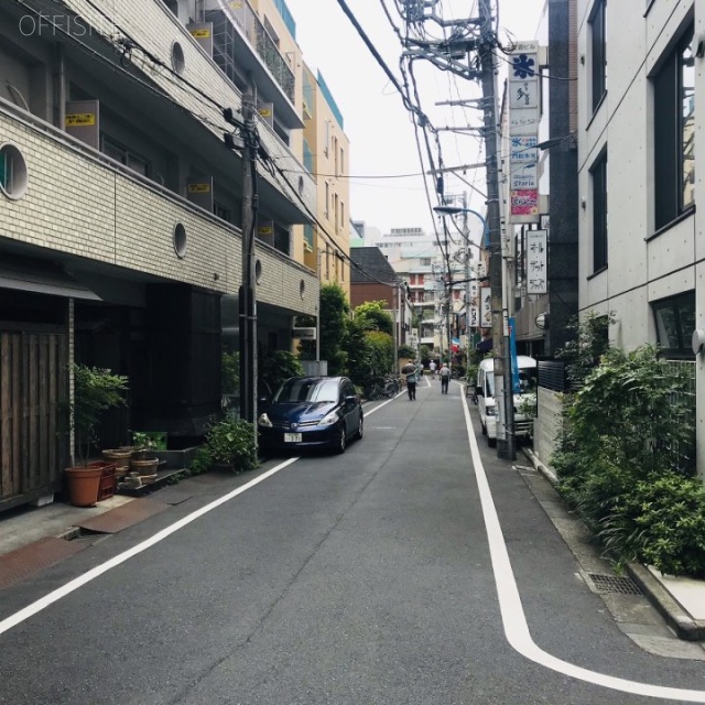 ナオビル ビル前面道路