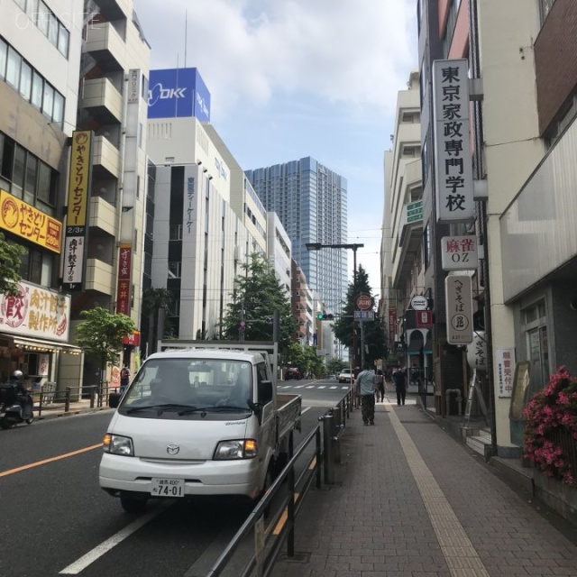 愛染堂ビル ビル前面道路