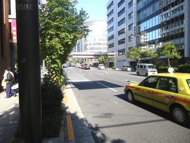 KN日本橋ビル ビル前面道路