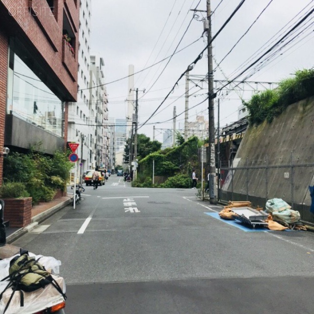 恵比寿テラスビル ビル前面道路