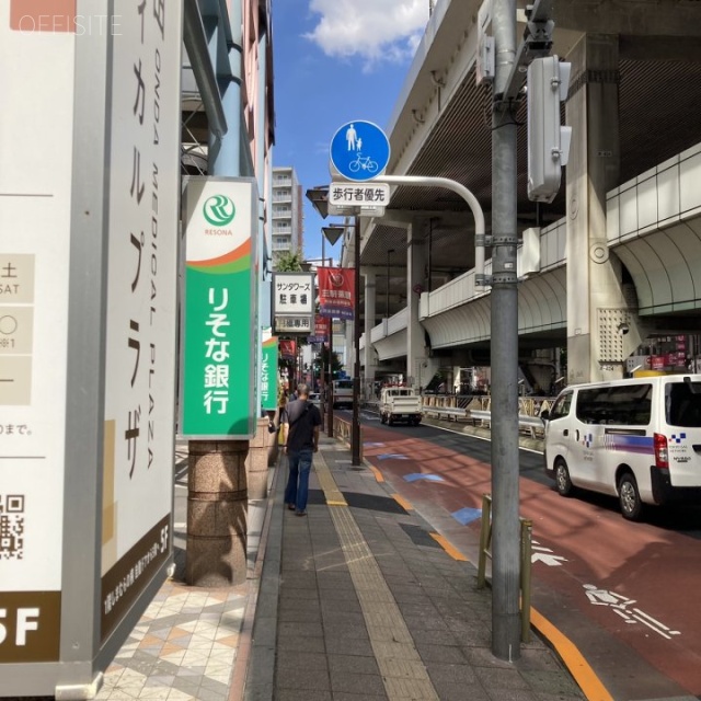 サンタワーズセンタービル 前面道路