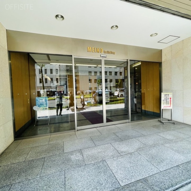 名興中駒ビル オフィスビル出入口