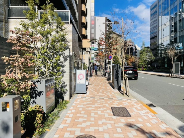 PMO市ヶ谷 前面歩道