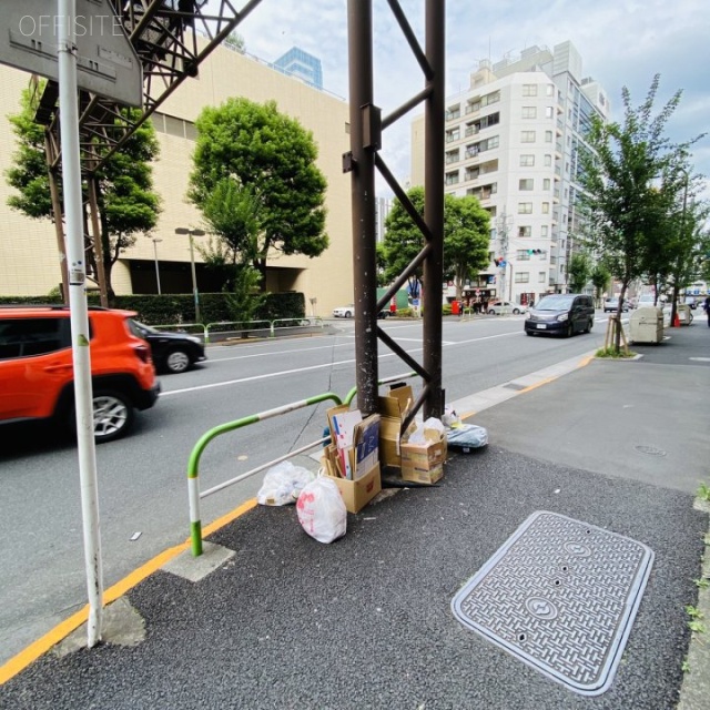 R.core西池袋 ビル前面道路