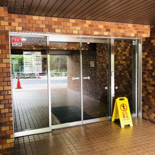 北沢館ビル エントランス