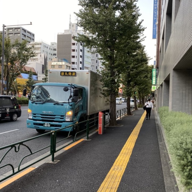 池与ビル ビル前面道路