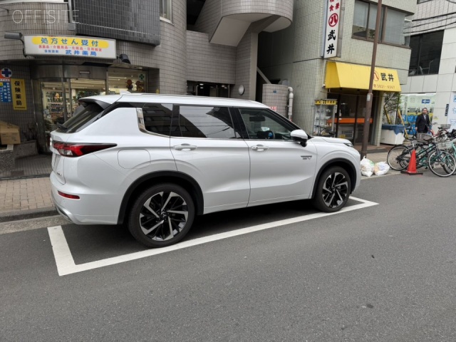 タケイビル　前面に白枠駐車場