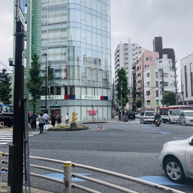 オカバツインタワービルイースト ビル前面道路