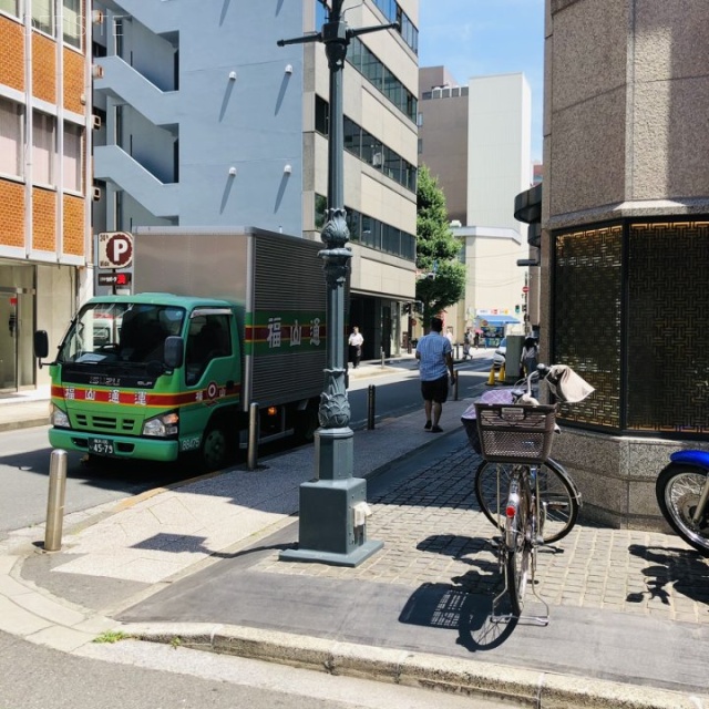 福久ビル ビル前面道路