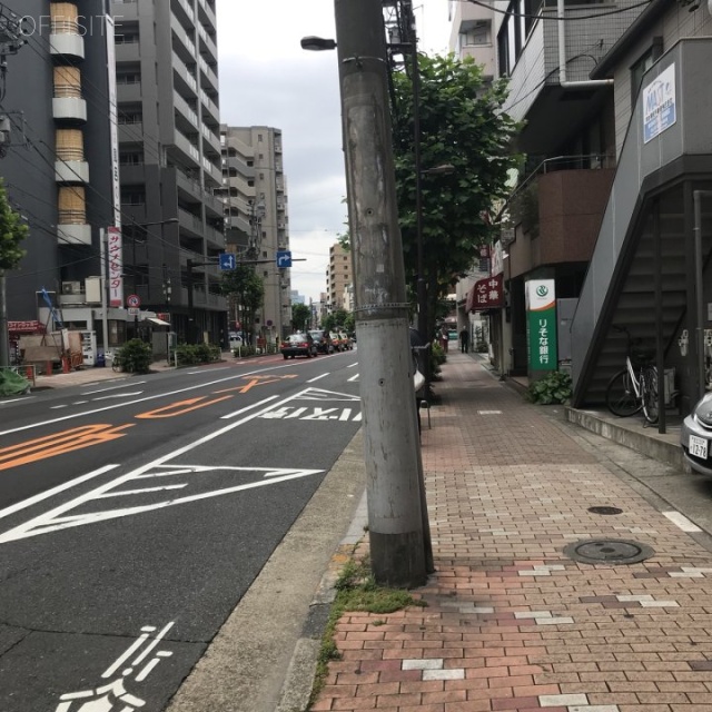 鶯谷上原ハイツ ビル前面道路