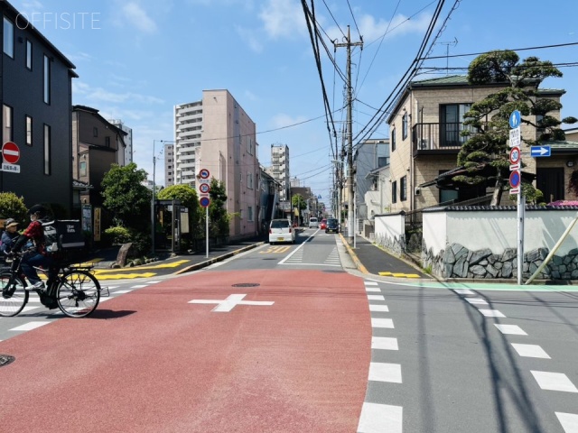 北小岩2丁目貸店舗・事務所　ビル前面道路