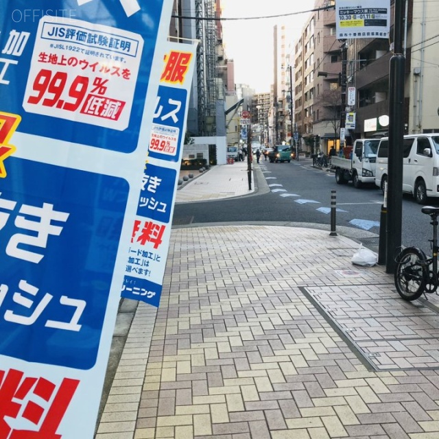 クレスト麻布 ビル前面道路
