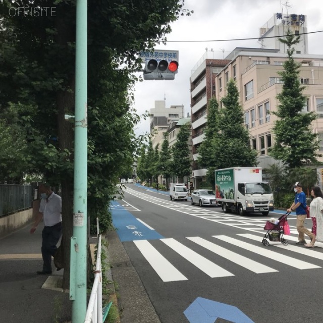 メゾン・ド・シモン ビル前面道路