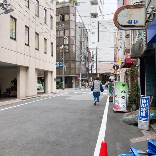 KEN BUILDING 前面道路