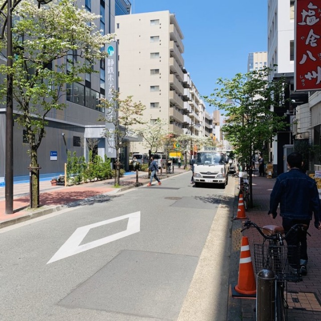 タチバナビル ビル前面道路