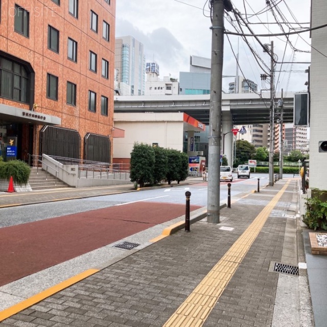 住友不動産飯田橋ビル2号館・ウイング ビル前面道路