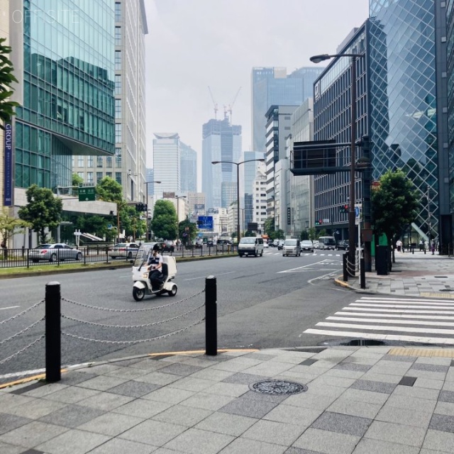 専修赤坂ビル ビル前面道路