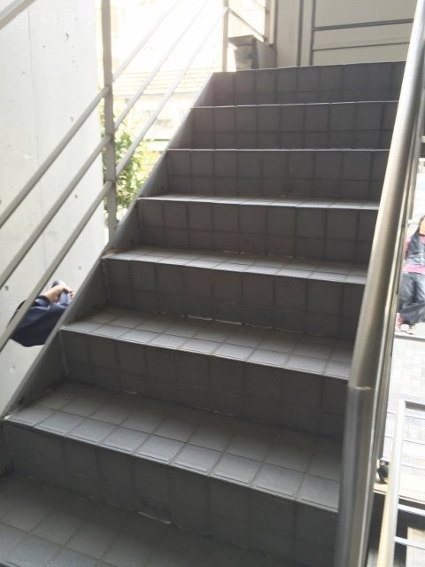 丸坂ビル 階段