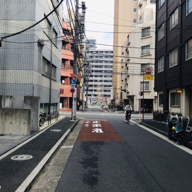 プライムアーバン麻布十番Ⅱ ビル前面道路