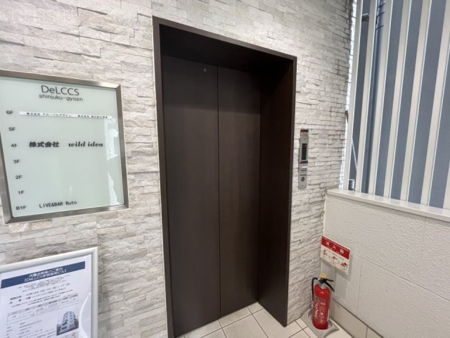 DeLCCS新宿御苑　エントランス