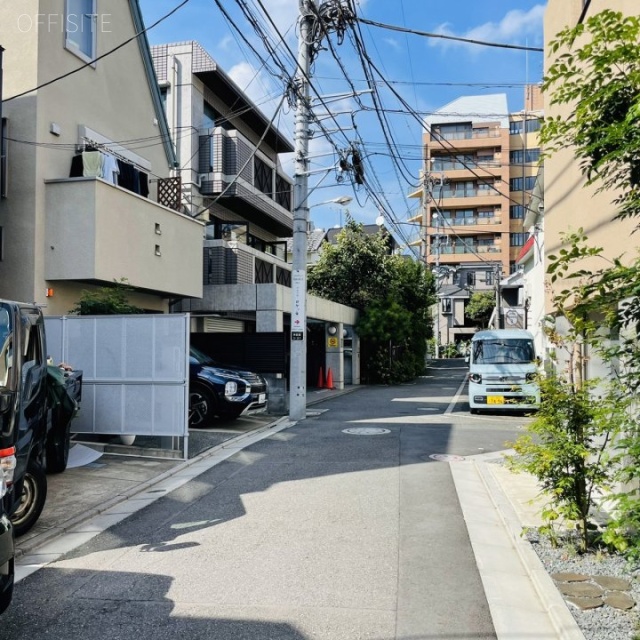 odds BLDG ビル前面道路