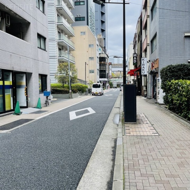 浜松町TSビル ビル前面道路