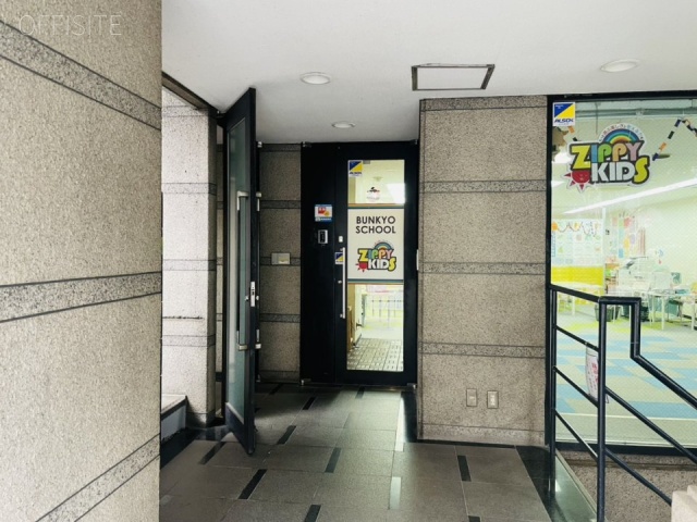 本郷ビル　エントランス