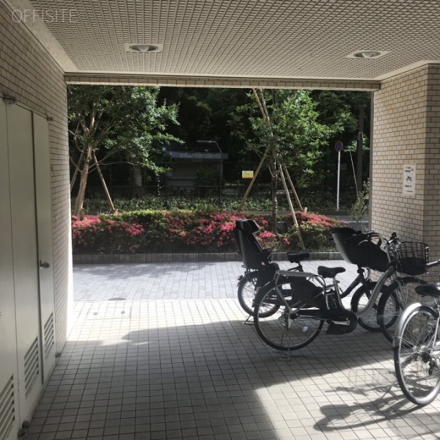 サニーシティ新宿御苑ビル エントランス