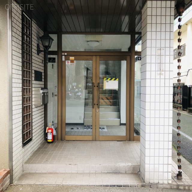マノビル　オフィスビル出入口