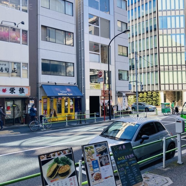 西新橋安田ユニオンビル ビル前面道路