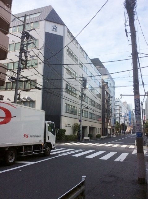 ペンシルビル ビル前面道路