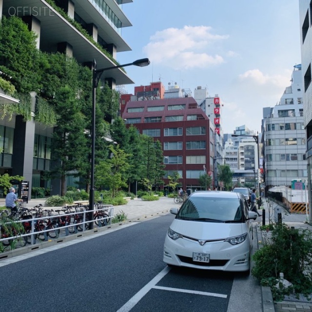 松岡八重洲ビル　ビル前面道路