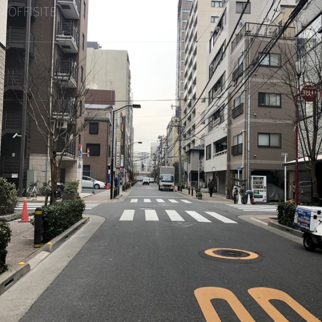 オフィス30 ビル前面道路