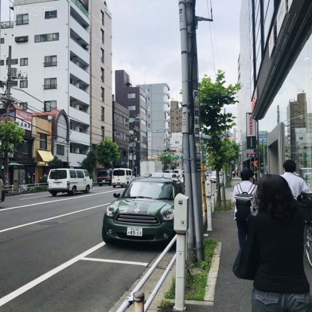 東京日産台東ビル ビル前面道路