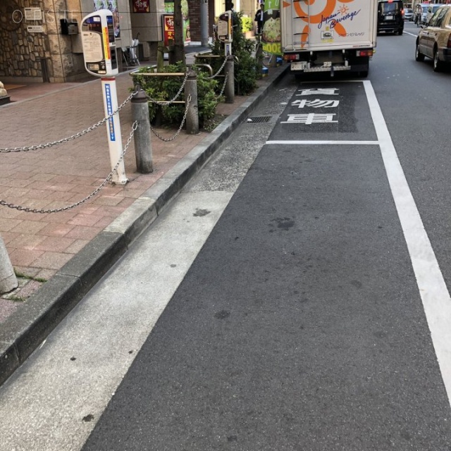 加賀屋ビル ビル目の前の白枠駐車場