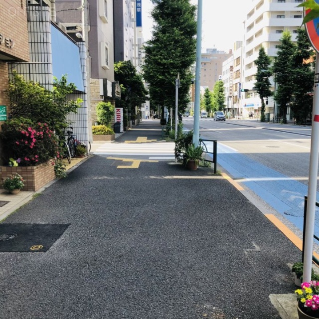 HF浅草レジデンス　ビル前面道路