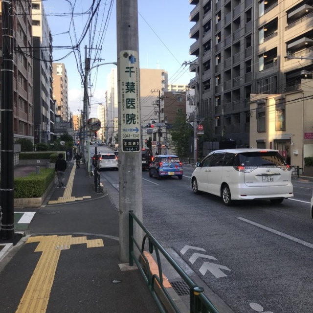 グランカーサ文京千石 ビル前面道路