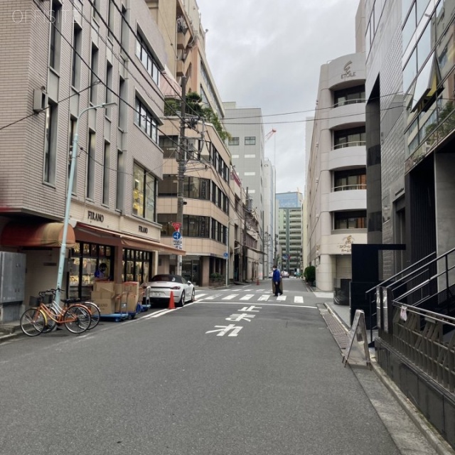 茄子倉ビル　ビル前面道路