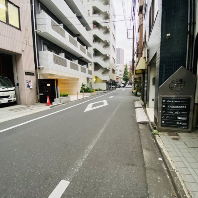 ゼットエー第2ビル ビル前面道路