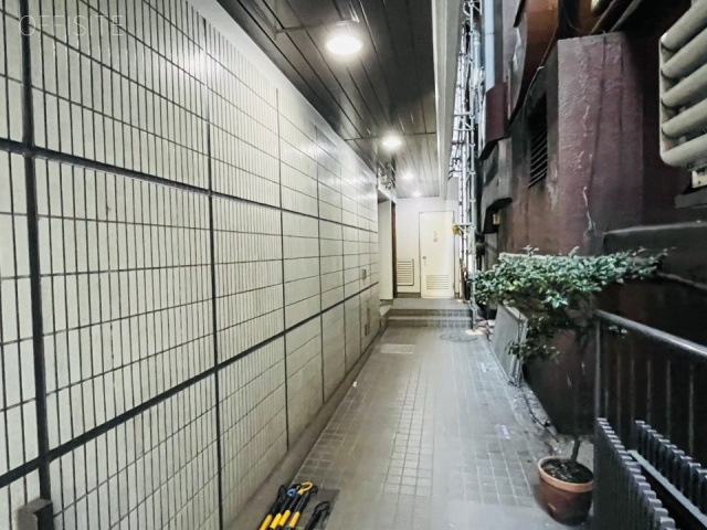 ツボヤビル　エントランス