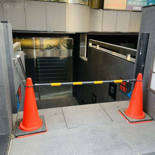 御茶ノ水駅前ビル　外観